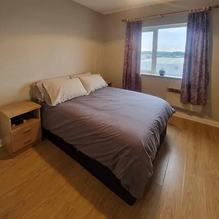 Large 4br - Minutes To Eyre Square & Races غالواي