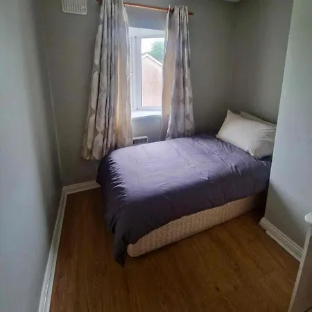Large 4br - Minutes To Eyre Square & Races بيت للعطل غالواي