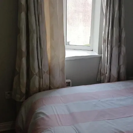 Large 4br - Minutes To Eyre Square & Races غالواي