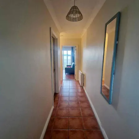 Large 4br - Minutes To Eyre Square & Races بيت للعطل غالواي
